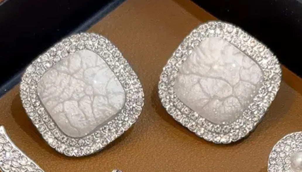 French Sweet Classic Luxury Rhinestone Inlaid Ice Crack Design Earrings