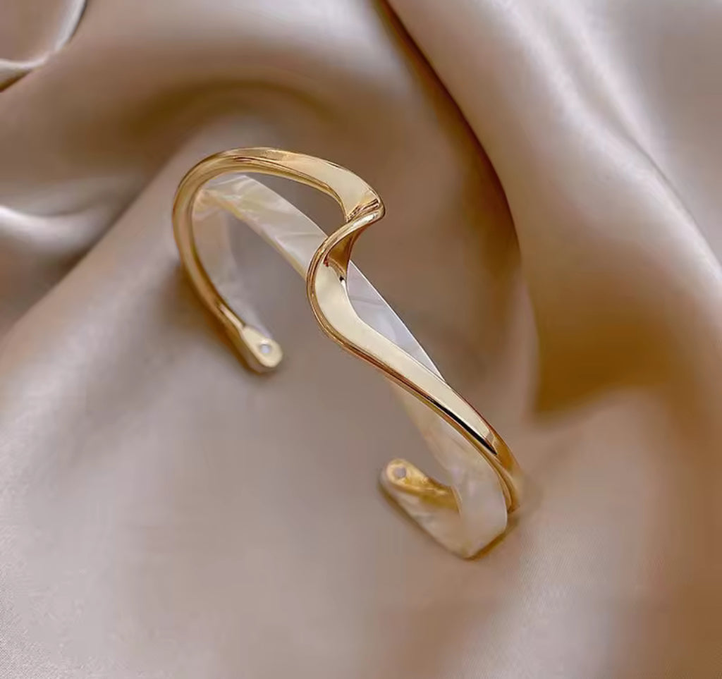 White Shellfish Bracelets Board Bend Stainless Steel Metal Bangles Womens Hand Bracelets Geometric C- shaped Opening Bracelets