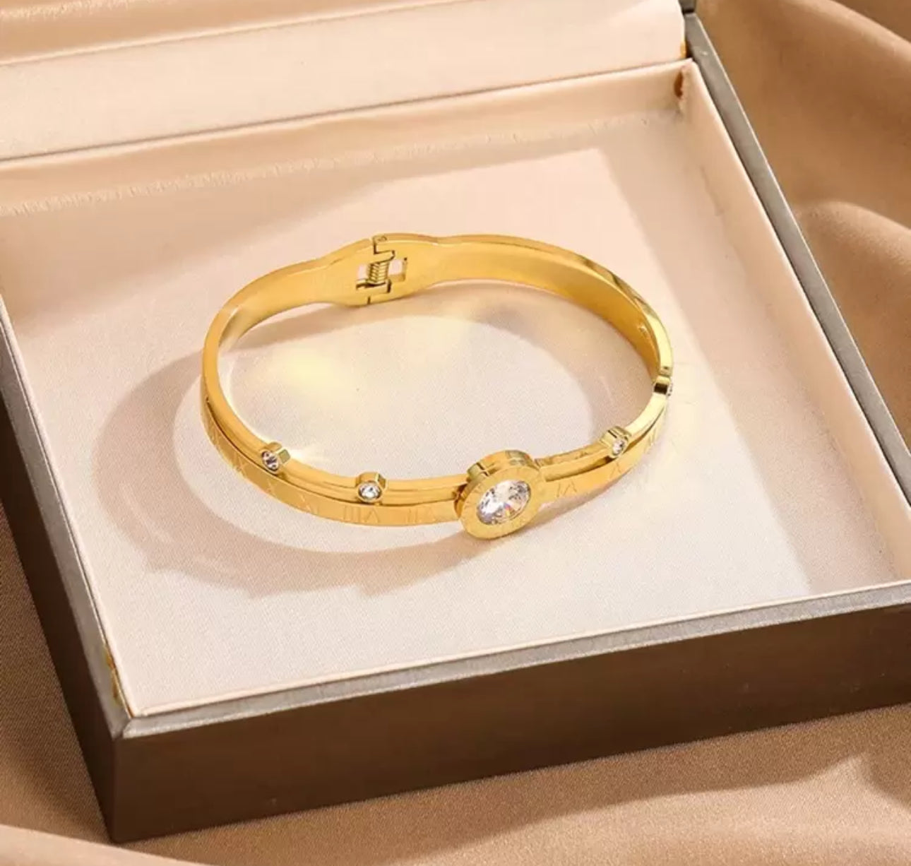 Luxury Style Stainless Steel Roman Numeral with Inlay Bracelet