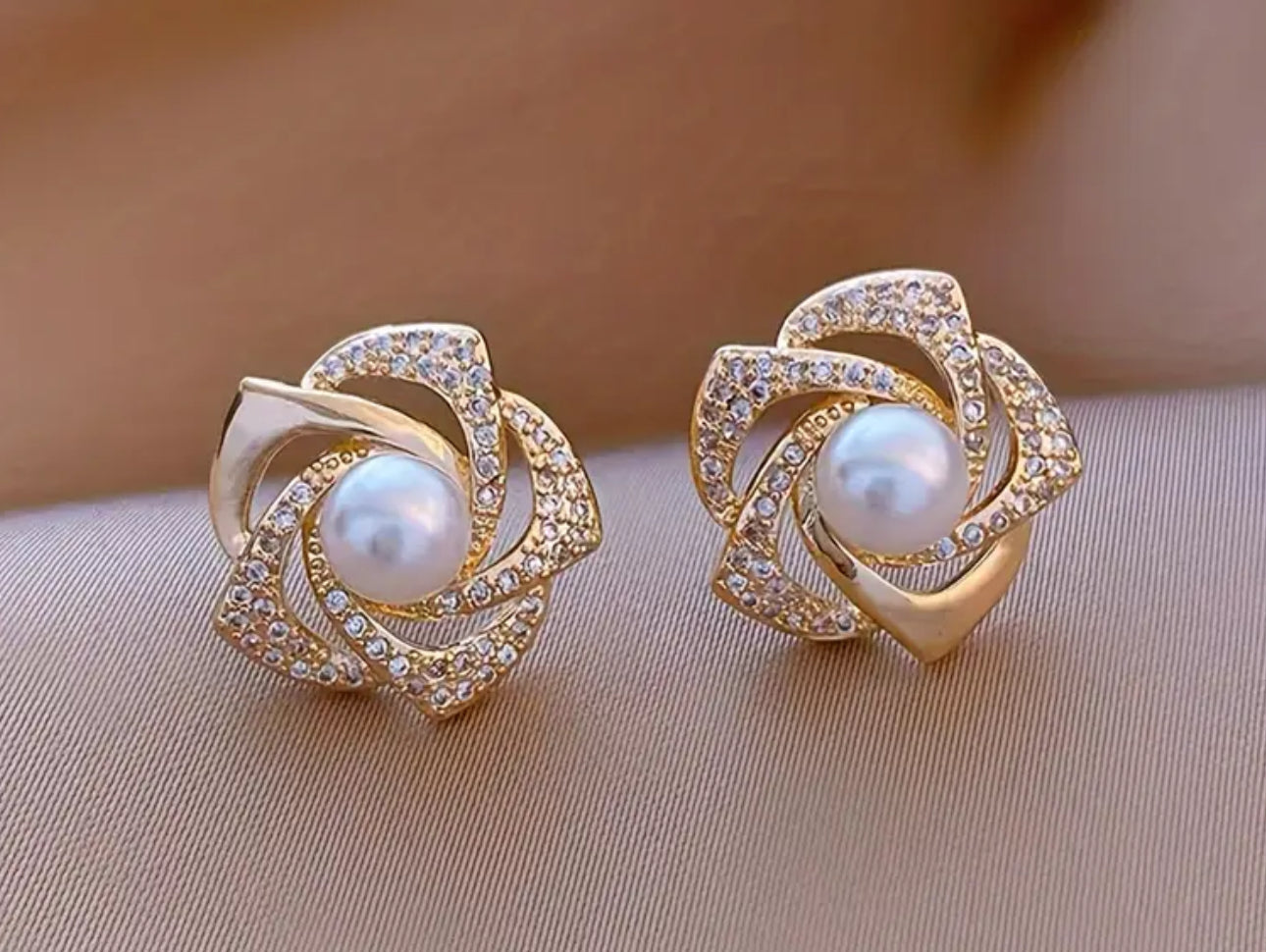 Sweet Classic French Flower Stud Earrings-Stainless Steel Hypoallergenic Rhinestone Inlaid Faux Pear Design