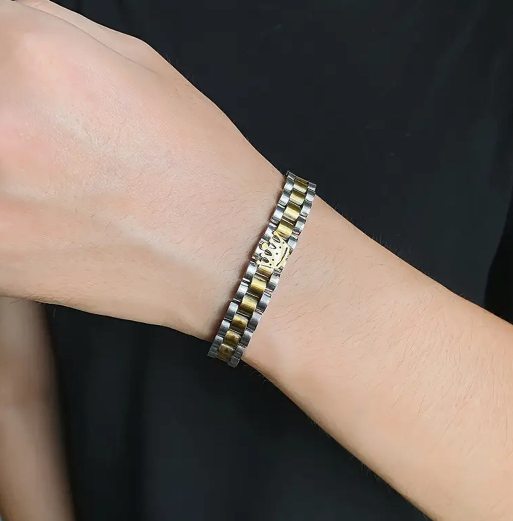 Elegant Minimalist Crown Bracelet- Light Luxury Stainless Steel Material Versatile Accessory for Daily Wear