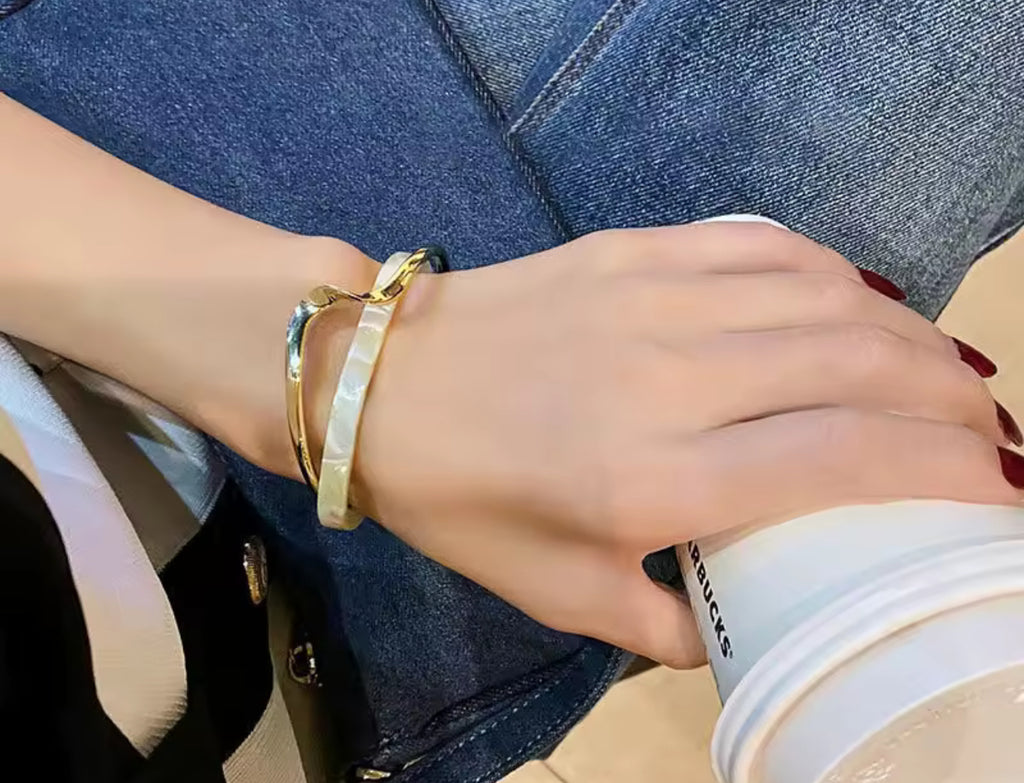 White Shellfish Bracelets Board Bend Stainless Steel Metal Bangles Womens Hand Bracelets Geometric C- shaped Opening Bracelets
