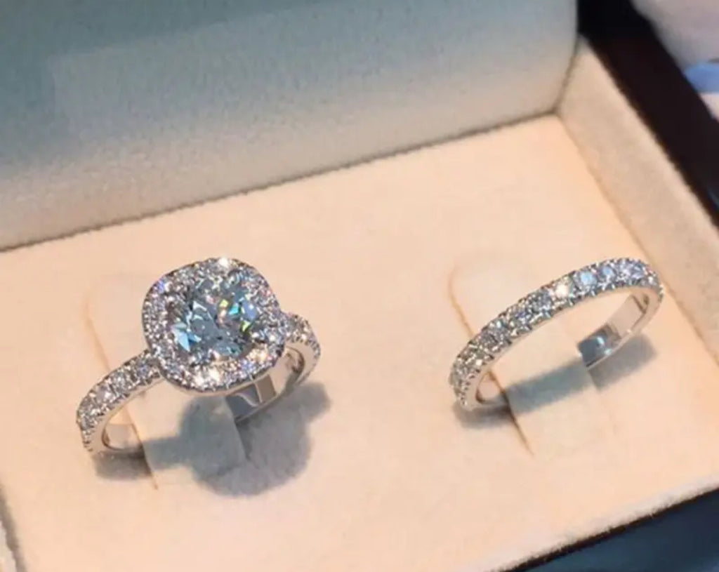 2pcs Luxurious Elegant Alloy Inlaid Stainless Steel Engagement Ring Set