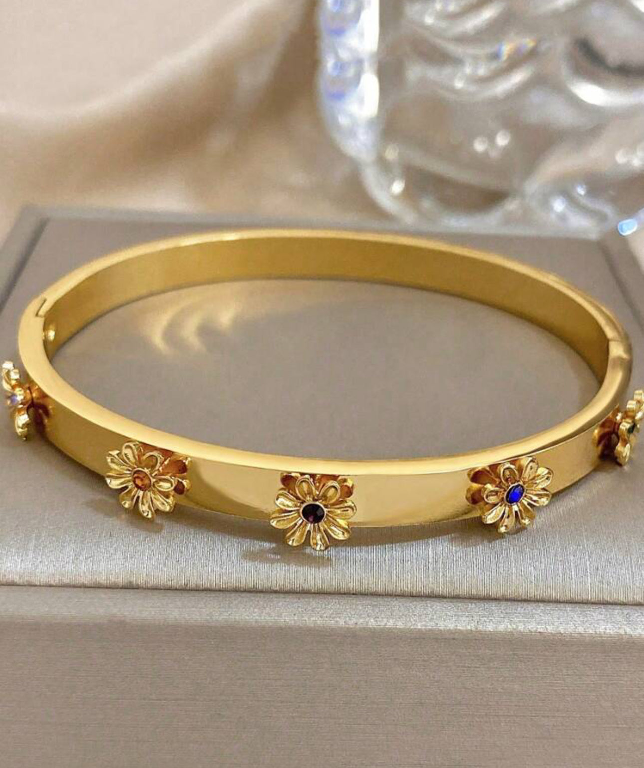Fine Stainless Steel Zirconia Flower 18K Gold Electroplated Bangle