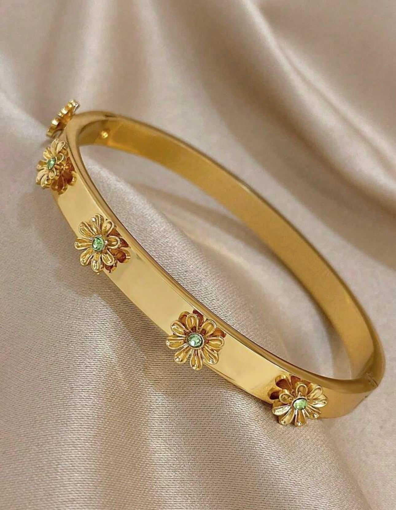 Fine Stainless Steel Zirconia Flower 18K Gold Electroplated Bangle