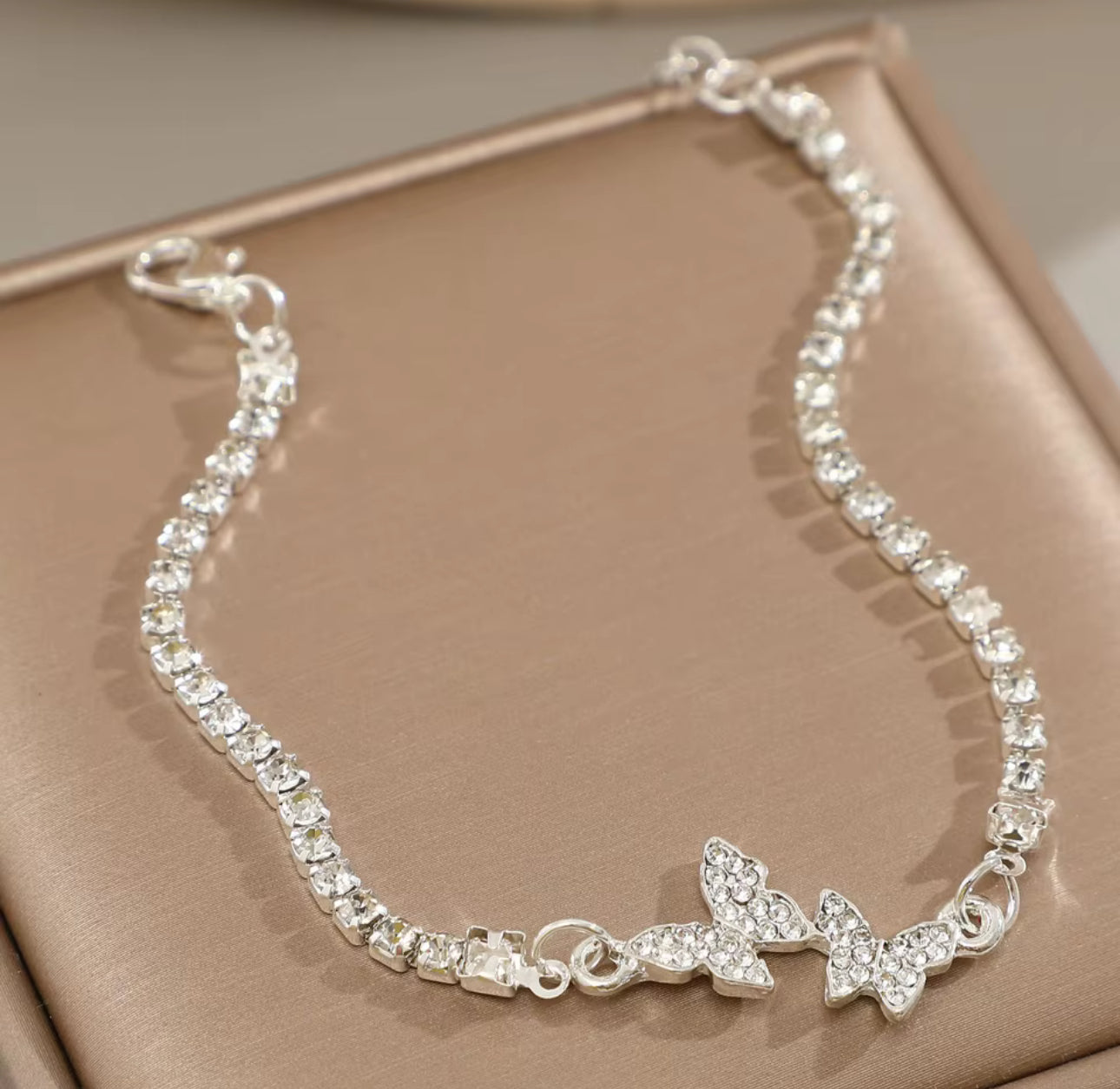 Simple Elegance Butterfly with Sparkling Stones Inlaid Chain| 925 Sterling Silver Bracelet